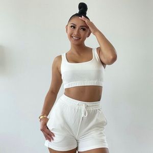 “Zoe” set in white